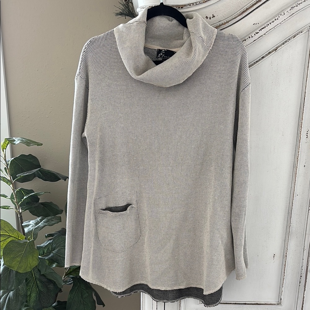 Fenini Textured Cowl Neck Sweater Women’s Size Small Art To Wear Pocket